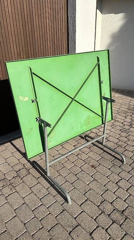 Tische: Alter Blechtisch klappbar feuerverzinkt – Gebraucht aus Rottenschwil von Yoshiworks 1