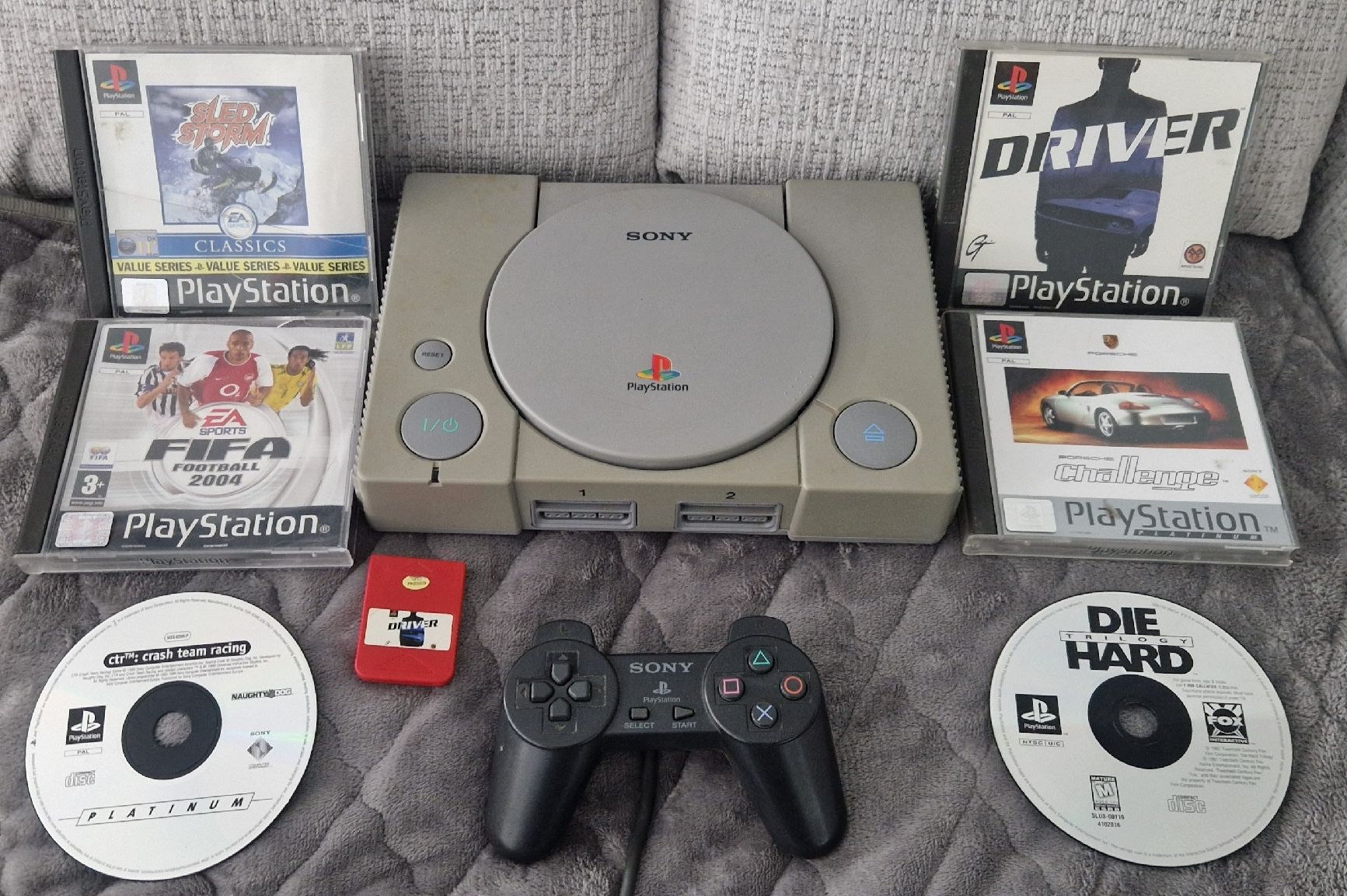Sony Console: Lot Playstation 1 – Usato da Villars-sur-Glâne venduto da MrLobTec
