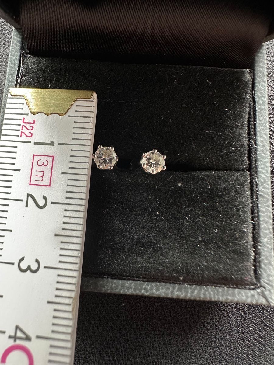 Ohrringe & -stecker: Ohrschrauben mit Brillanten  – Gebraucht aus Rothrist von Nik9546 2
