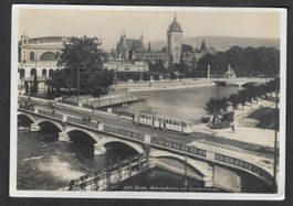 Zürich Bahnhofbrücke mit Tram und Landesmuseum