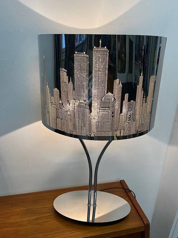 Conforama Lampade: Lampe New York argentée – Usato da Les Acacias venduto da kim_2dxt