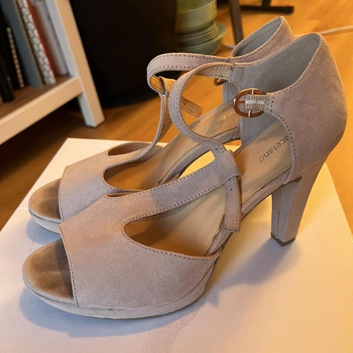 Graceland Scarpe da donna: cream heels – Usato da Luzern venduto da janine_l
