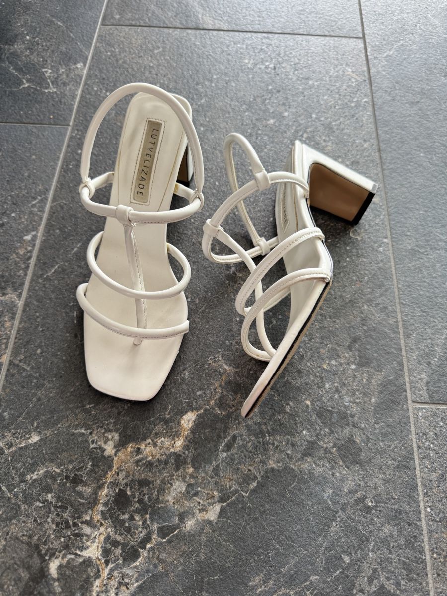 Scarpe da donna: Sandalen weiss Grösse 36 – Usato da Effretikon venduto da Lunaaa_ 3