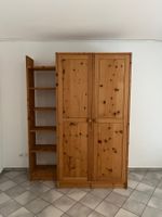 Möbelset aus massivem Holz/Arve (Kleiderschrank & Regal)