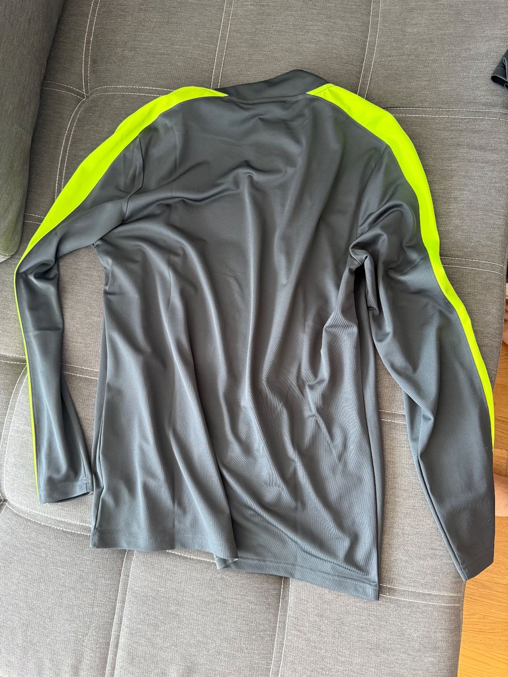 Nike Kleiderpakete: Nike Trainingsanzug, Original Grösse L – Gebraucht aus Rheinfelden von RetroX1 3