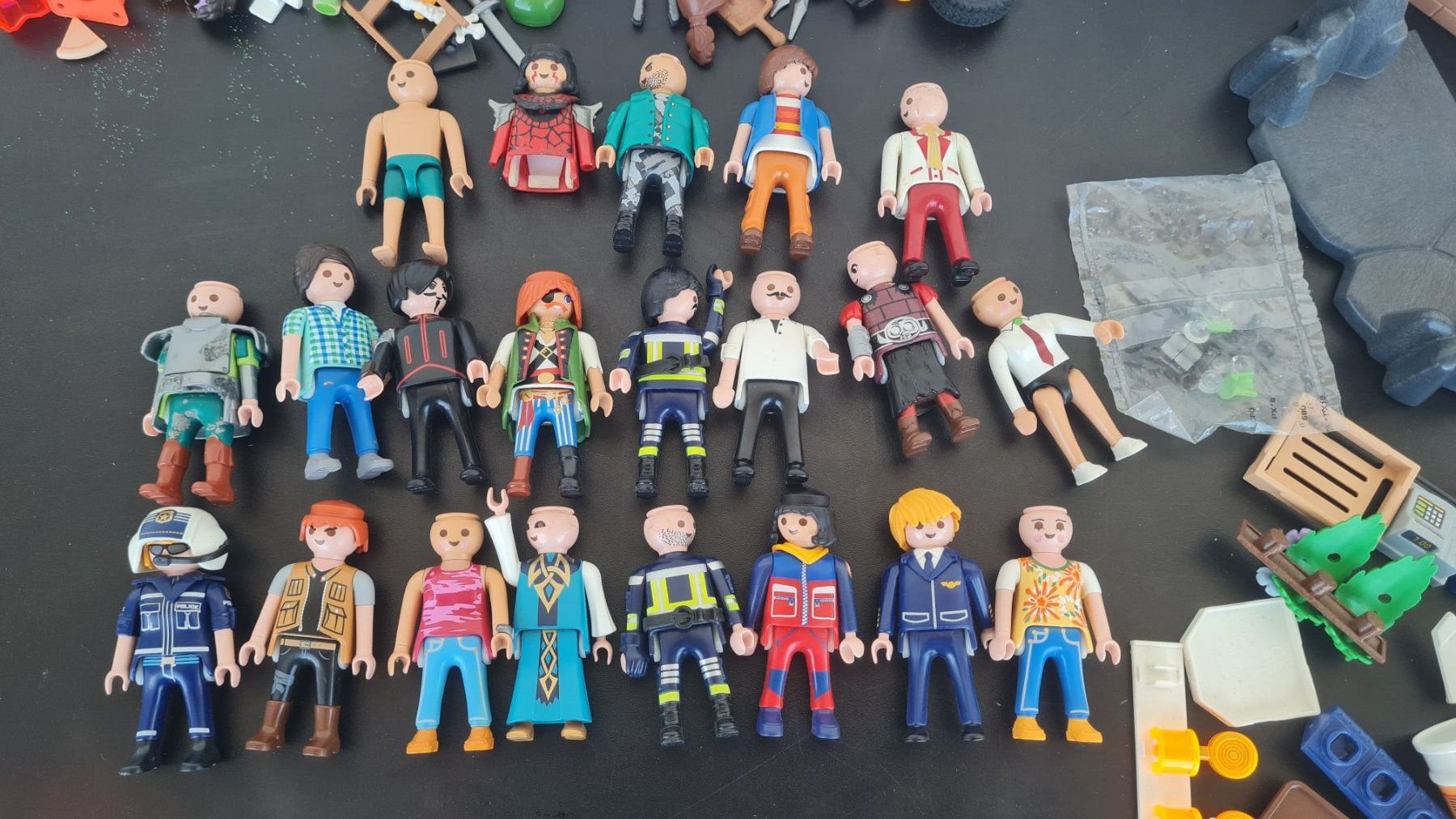 Playmobil Giocattoli: Div. Playmobil / Figuren / Figurenteile / Einzelteile etc. – Usato da Safenwil venduto da Husqi2000 1