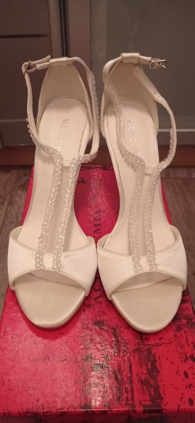 Scarpe da donna: Elegante Brautschuhe, offwhite, Gr. 39, neu! – Nuovo (secondo la descrizione) da Bremgarten venduto da gernekaufen1969 1