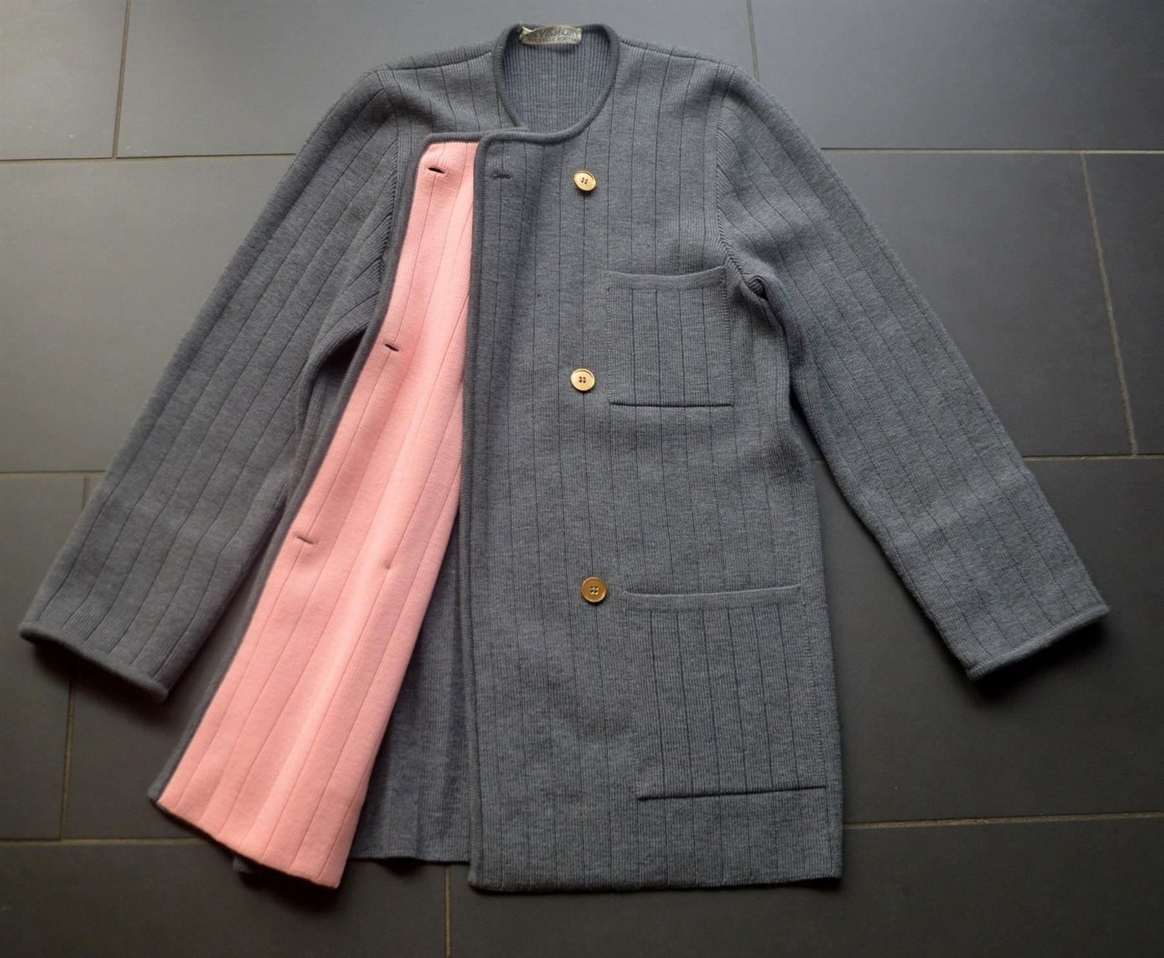 Givenchy Pulls & Sweat-shirts: Givenchy  Pullover / veste / Cardigan.40 – D'occasion à Collonges par Auganien 3