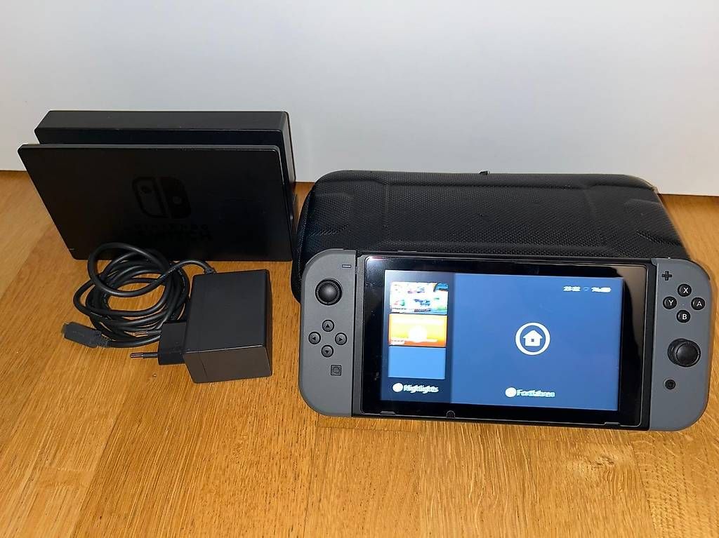 Nintendo Konsolen: Nintendo Switch, Set mit Dock & Joy-Cons – Gebraucht aus Erlinsbach von benny.m. 1