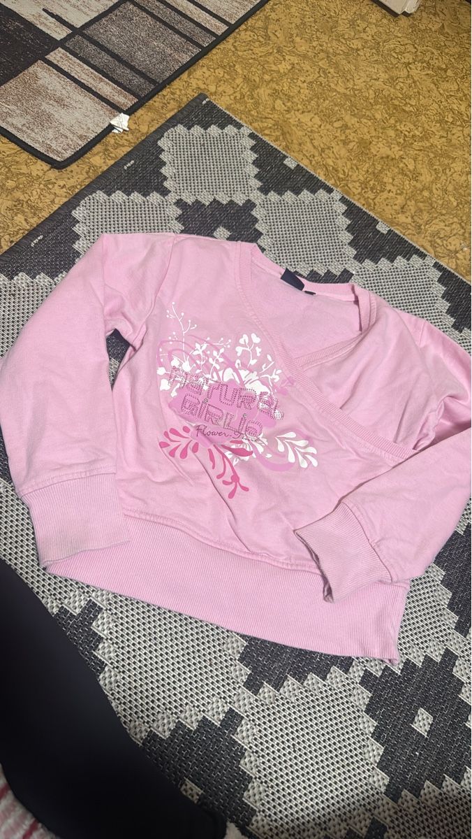 Pulls et sweat-shirts: Rosa Mädchen Pullover mit Blumen, Grösse 128 – Neuf (Voir description) à Zürich par Krikri21