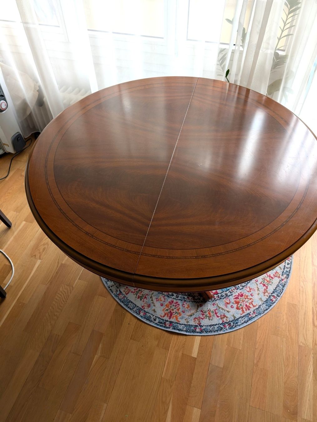 Tavoli: Table en bois massif merisier, doré de style Louis Phillippe – Usato da Genève venduto da Maria11 3