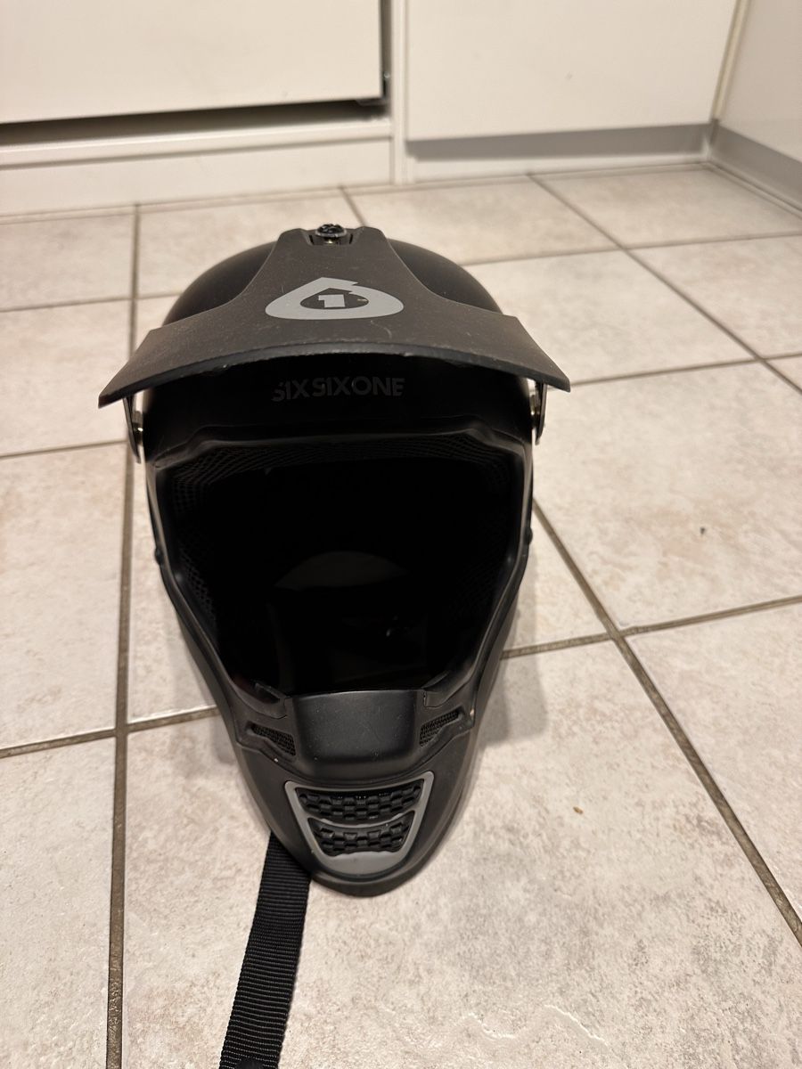 Casques: Integralhelm SIXSIXONE  – D'occasion à Volketswil par gab_52vw