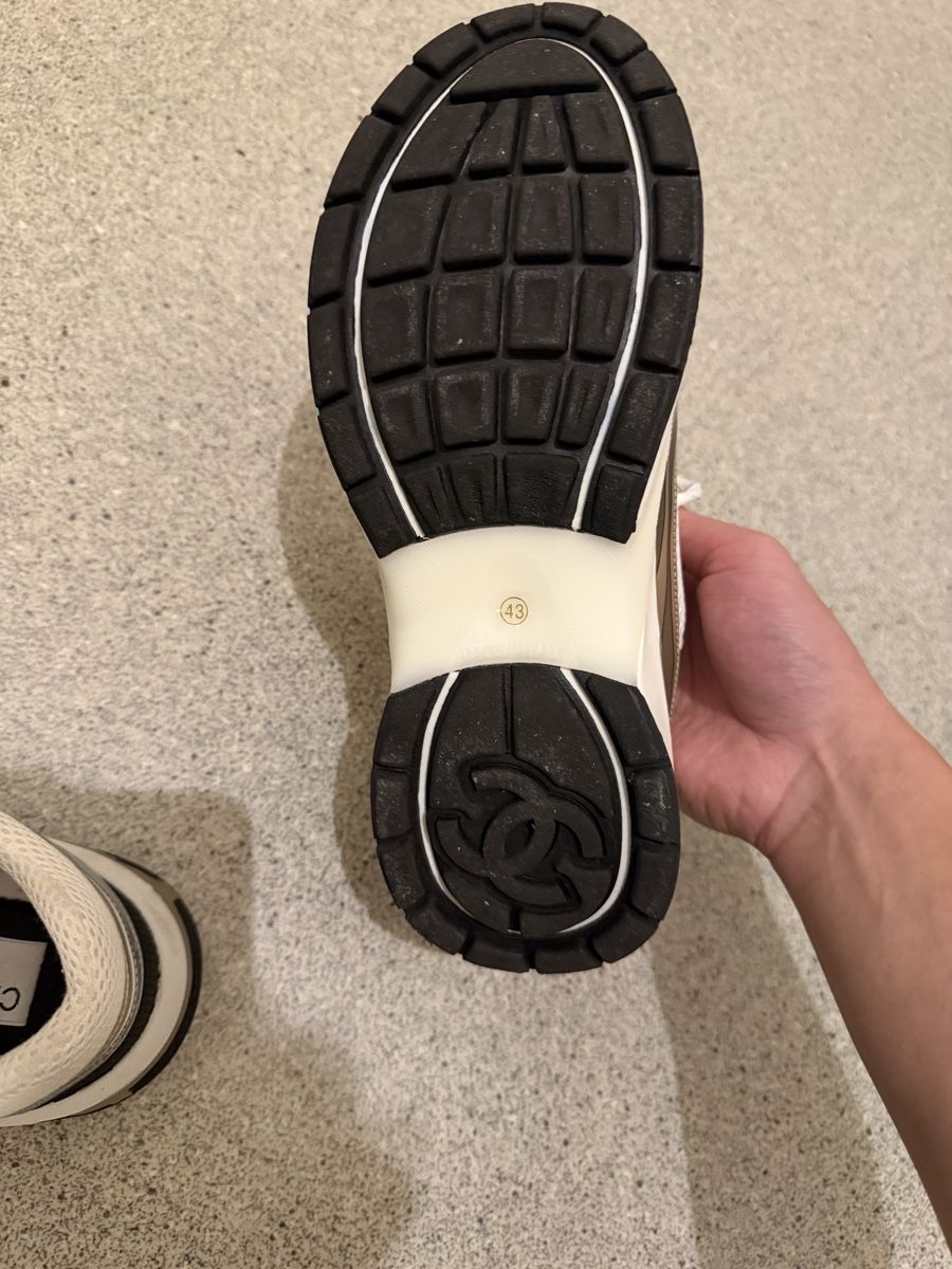 Chanel Herrenschuhe: Chanel CC Runner Gold Laminat – Neu (gemäss Beschreibung) aus Zollikofen von Bene18 2