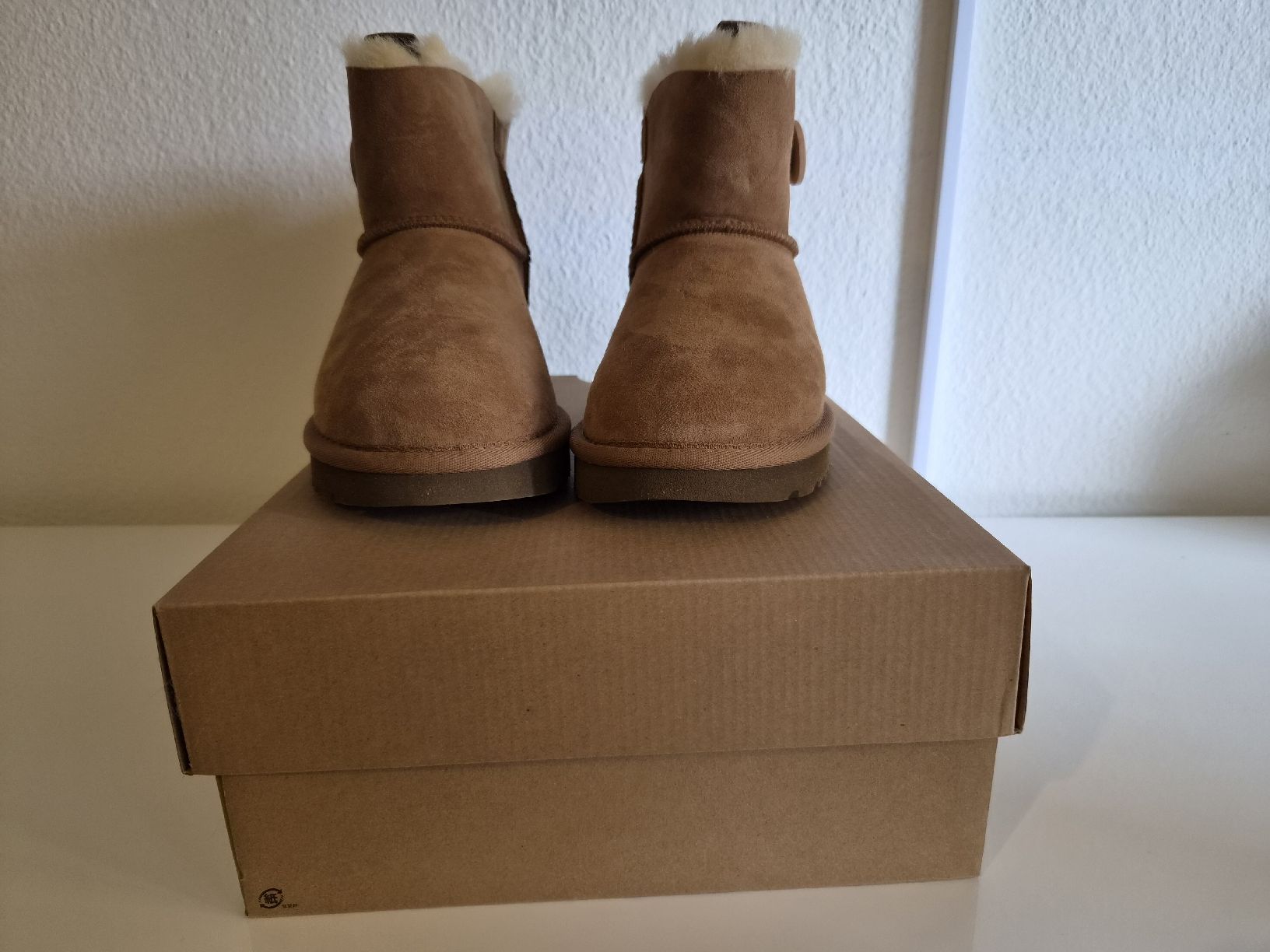 Ugg Damenschuhe: UGG Mini Bailey Button - Grösse 38 – Neu und originalverpackt aus Reinach BL von sunny2014 2