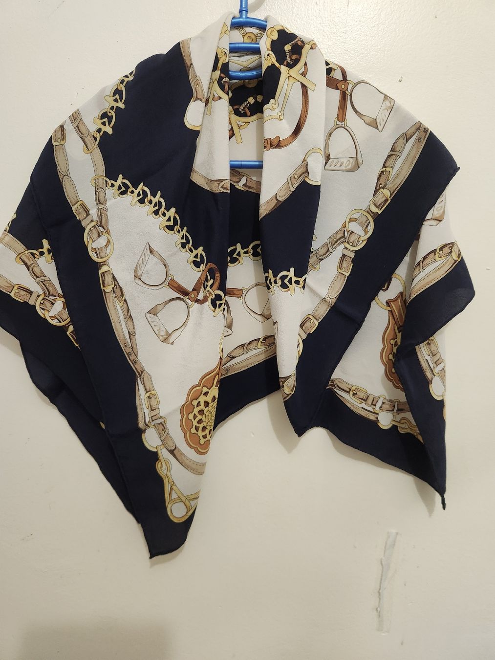 Foulard & Sciarpe: Foulard en soie imprimé marron – Usato da Niedergösgen venduto da Eva2410 1