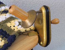 Grosi's herrlich praktischer Woll-/Garnwickler Tischbefestig