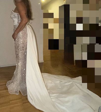 Traumhaftes Hochzeitskleid mit Glitzer & XXL-Schleppe