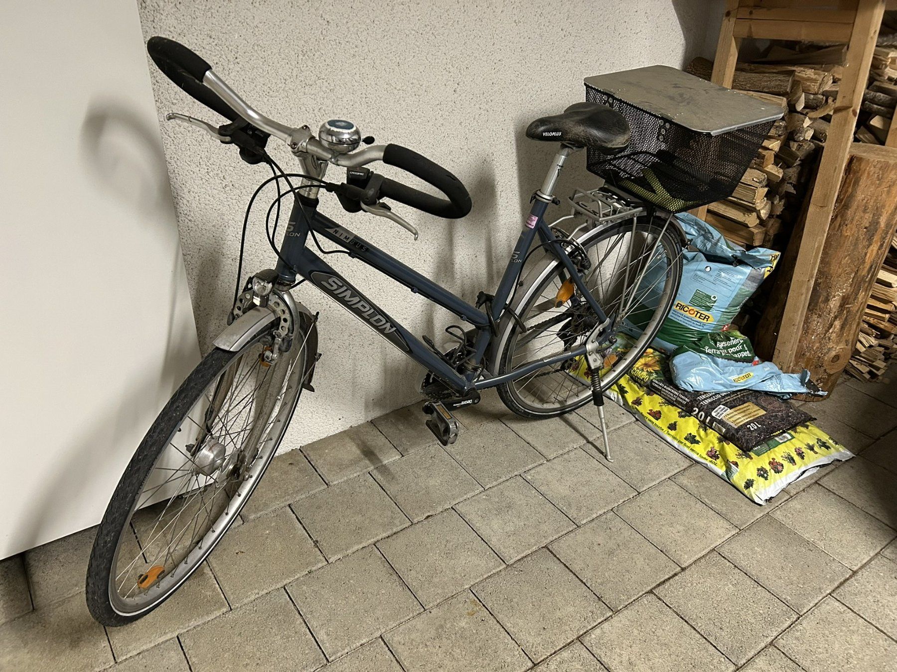 Vélos: Damenvelo Simplon Nimbus CFX, 55cm graphitgrau – D'occasion à Seuzach par Chnebel