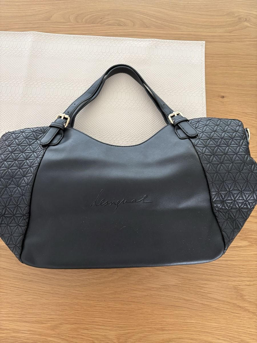 Desigual Borse da donna: Elegante borsa Desigual nera – Usato da S. Antonino venduto da LIKA91 1