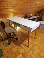 Moderner Schreibtisch
