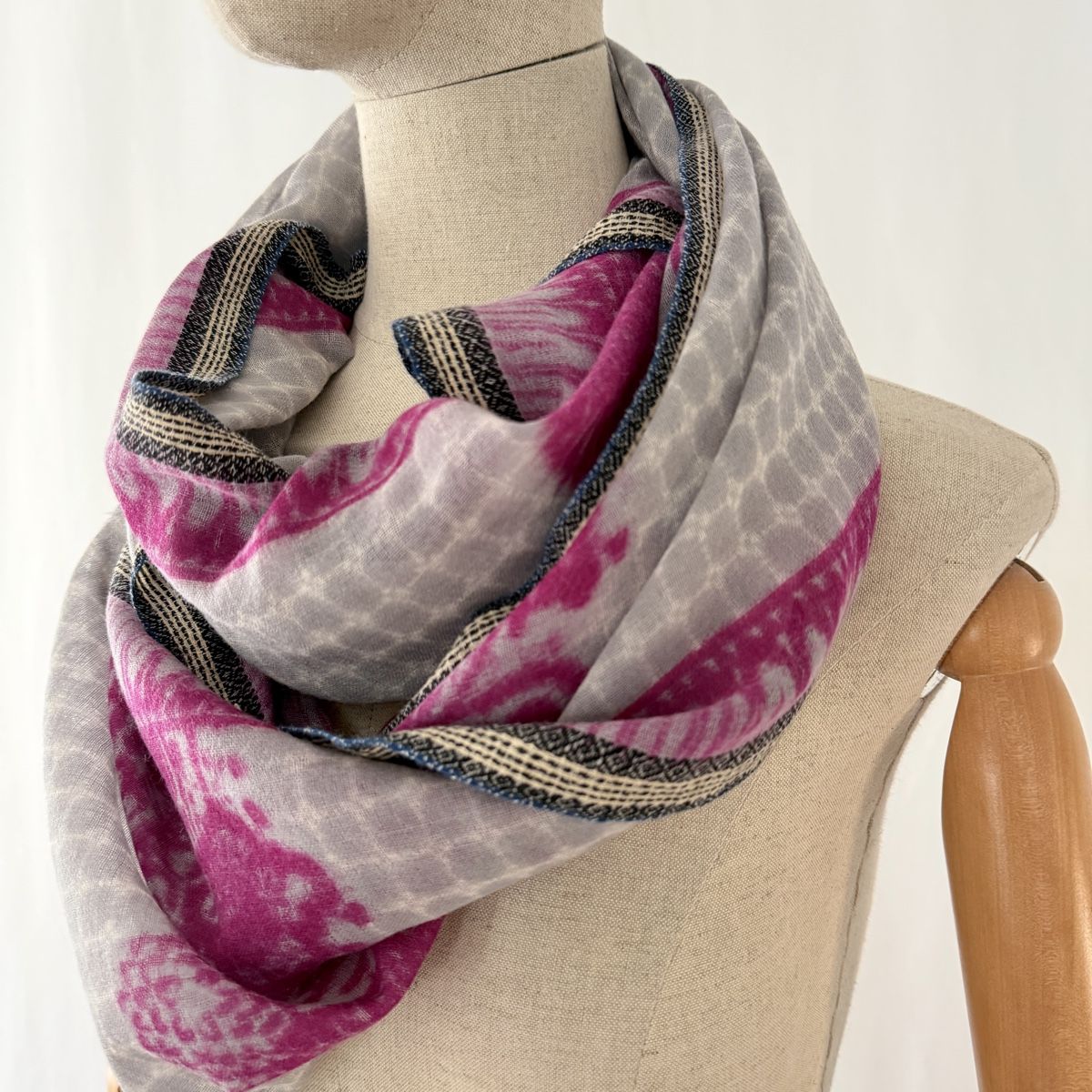 Foulard & Sciarpe: INOUI Wool & Silk Scarf – Nuovo (secondo la descrizione) da Emmen venduto da Colette-Juliette 2