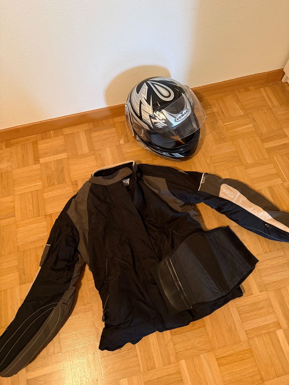 Lotti di vestiti: Motorradausrüstung – Usato da Rapperswil SG venduto da jos_6xrd