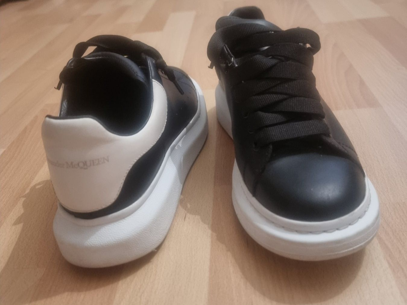 Alexander Mcqueen Scarpe da uomo: Alexander McQueen Schuhe Männer Gr.41 black/white – Usato da Jegenstorf venduto da Salmano 5