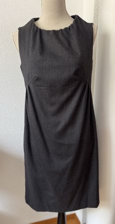 Robe MOSCHINO, laine et cachemire, taille 38, grise lignée