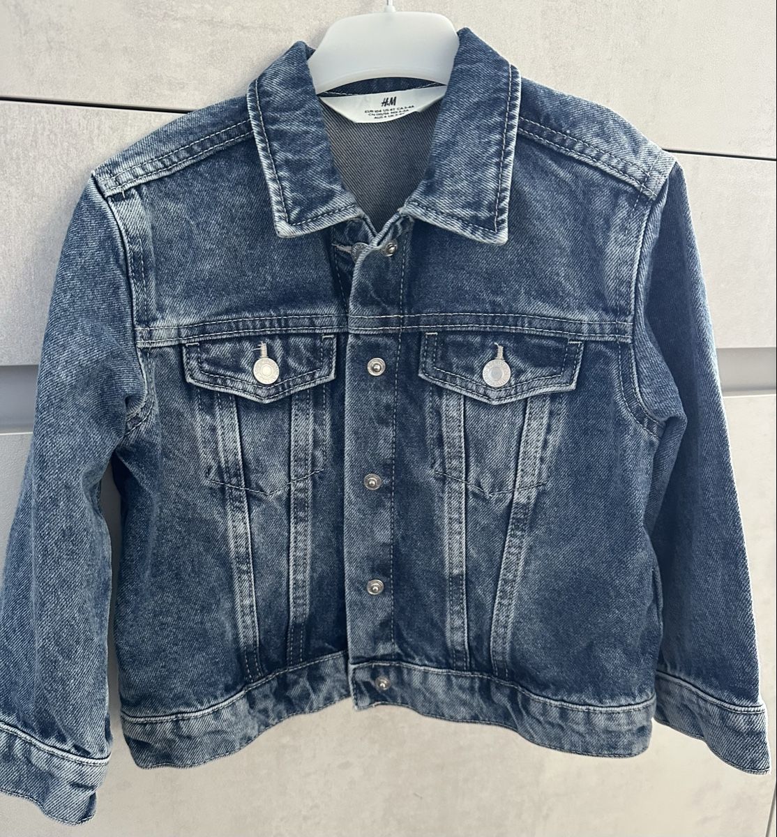 H&M Jacken & Mäntel: Jeansjacke Gr. 104 – Neu (gemäss Beschreibung) aus Stetten SH von mp_11