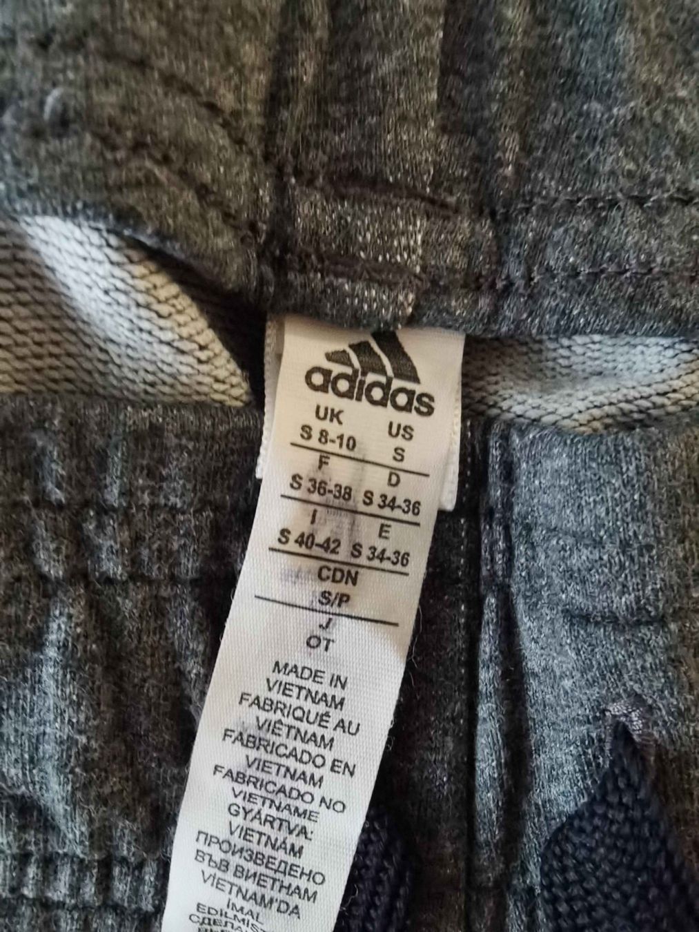Adidas Lotti di vestiti: Original Adidas Trainingsanzug – Usato da Zug venduto da WickiPanda 5