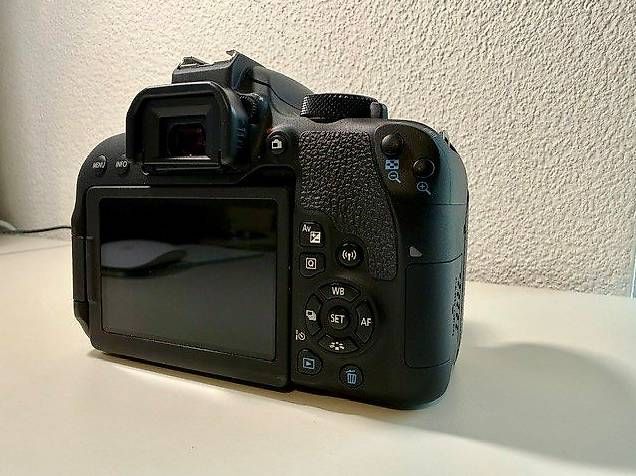Fotocamera: Canon EOS 800 D – Usato da Schötz venduto da Suntec81