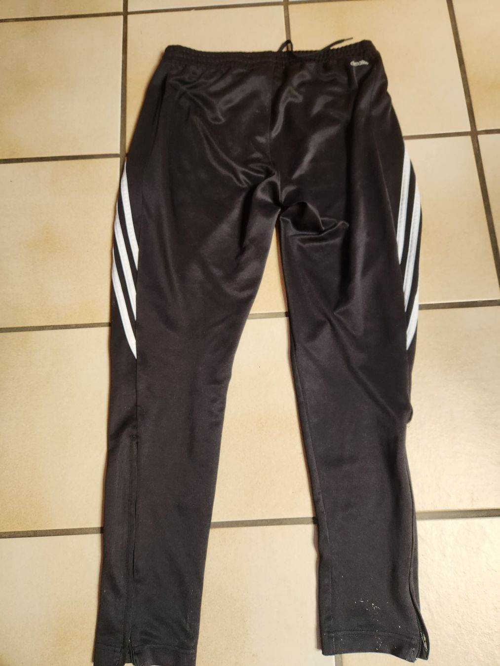 Adidas Pantaloni: Adidas Trainerhose Gr.M Schwarz – Usato da Gstaad venduto da Meiel2020 1