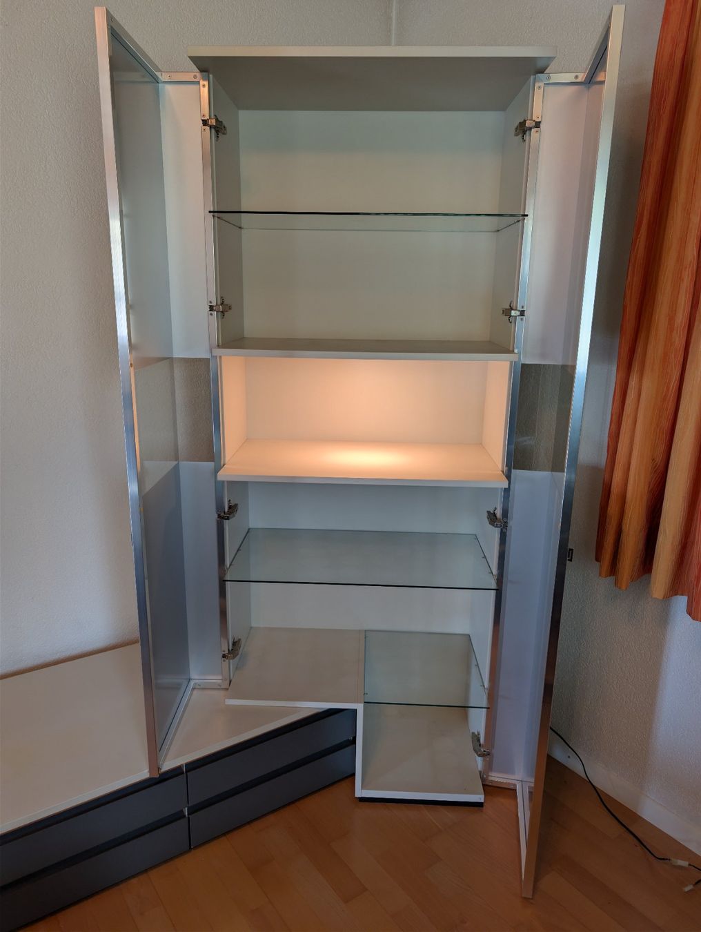 Commodes: Anrichte, Sideboard mit Glasfronten und Schubladen – D'occasion à Wald AR par Need2speed 5