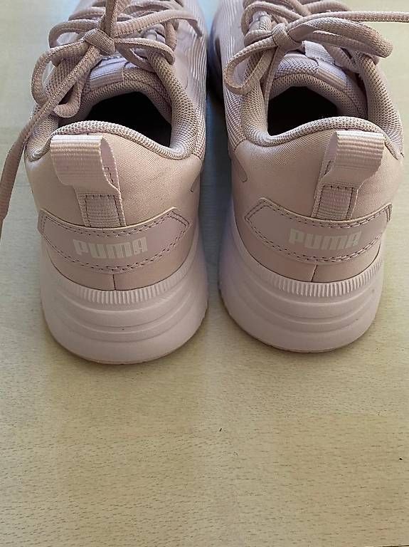 Puma Scarpe da donna: Sneaker Damen von Puma, rose, Gr. 40 – Usato da Seftigen venduto da Pascal33 2