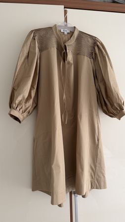 Sommerkleid von COS mit Puffärmeln & Plisseefalten *WIE NEU*
