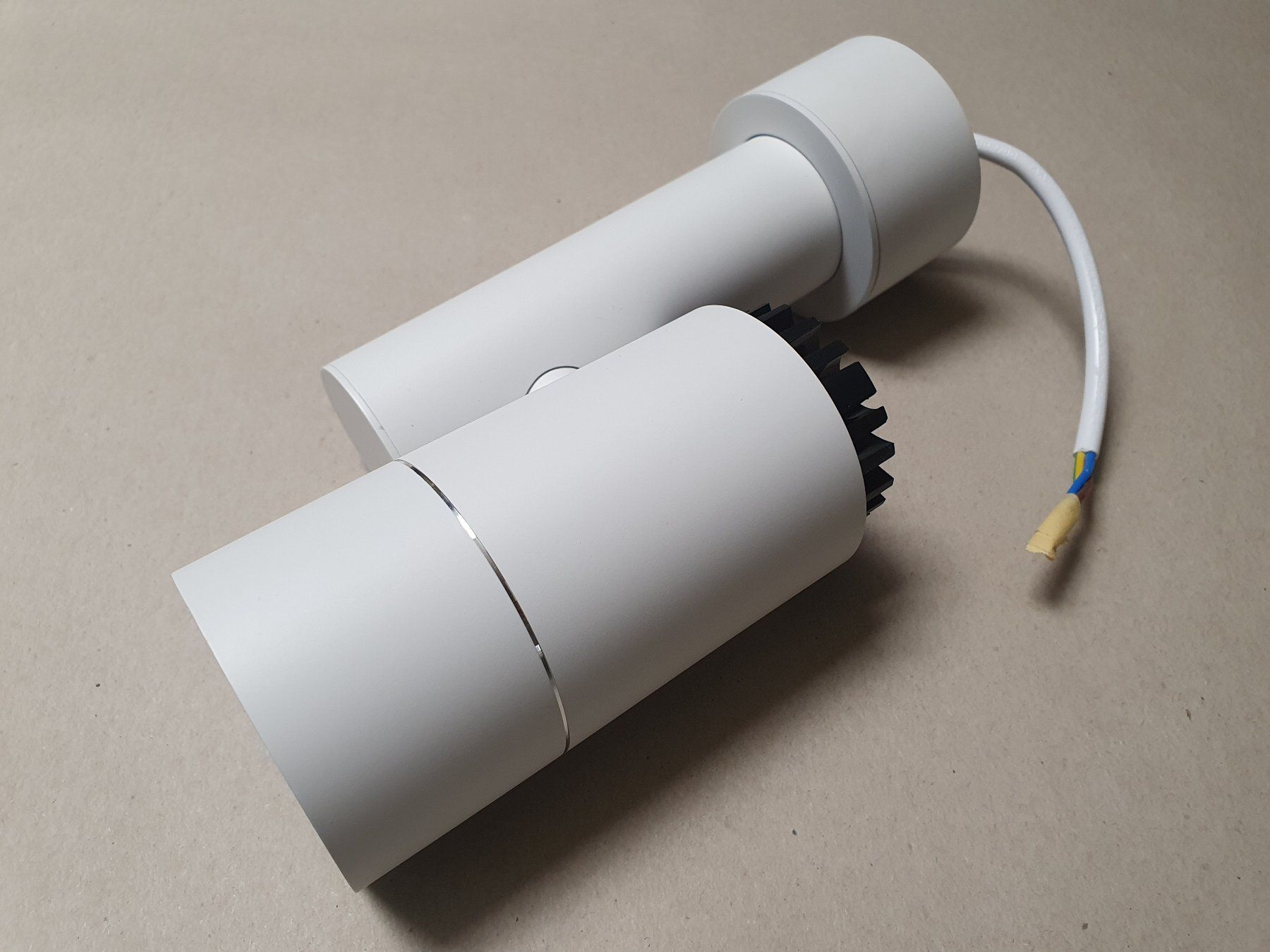 Lampade: LED Aufbaustrahler AC COB 8W 3000K Weiss – Nuovo (secondo la descrizione) da Reinach BL venduto da LedFox