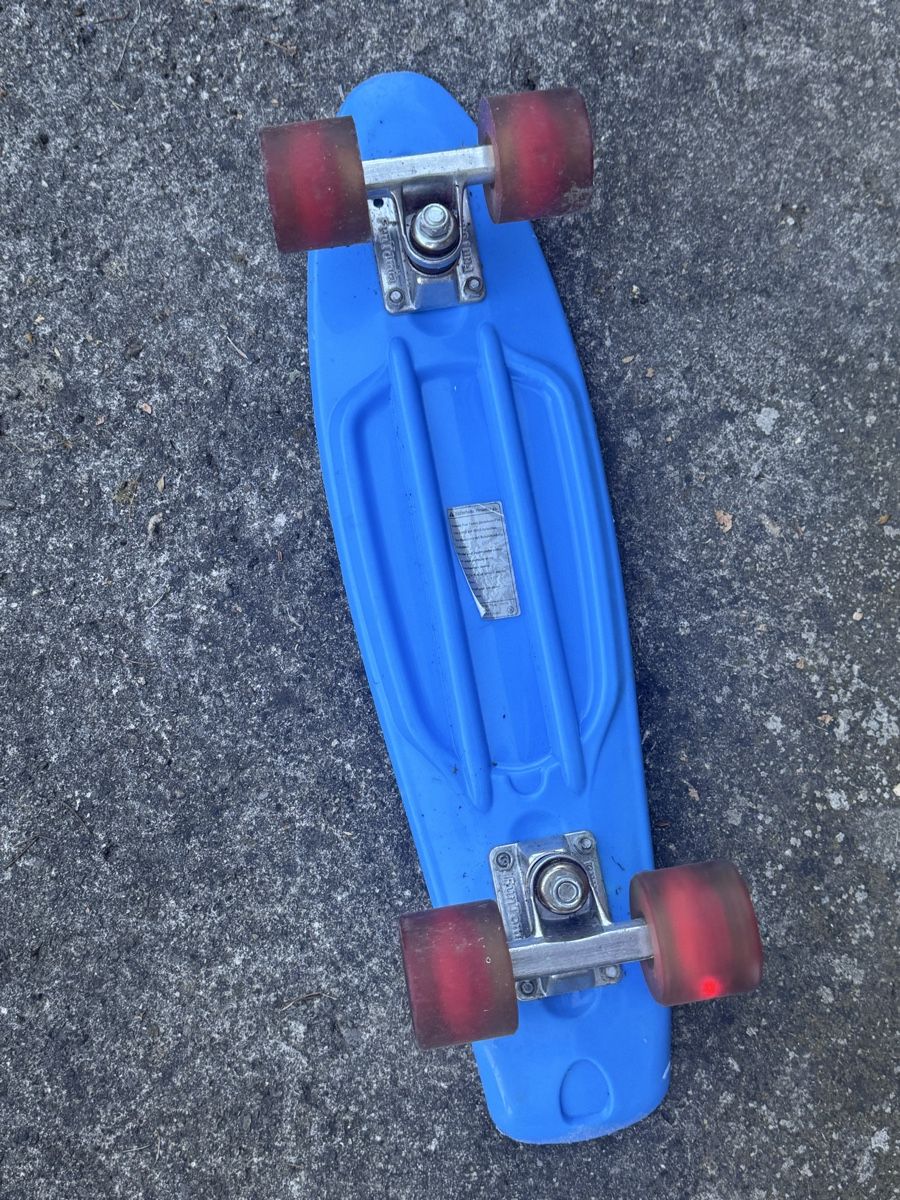 Skateboards: Penny Board blau, mit leuchtenden Rollen – Usato da Horgen venduto da Palazzolo_Acreide 2