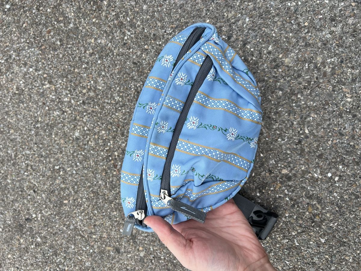 Taschen: Bauchtasche Blau mit Blumenmuster 10/10 – Neu (gemäss Beschreibung) aus Effretikon von rus_2l2p 5