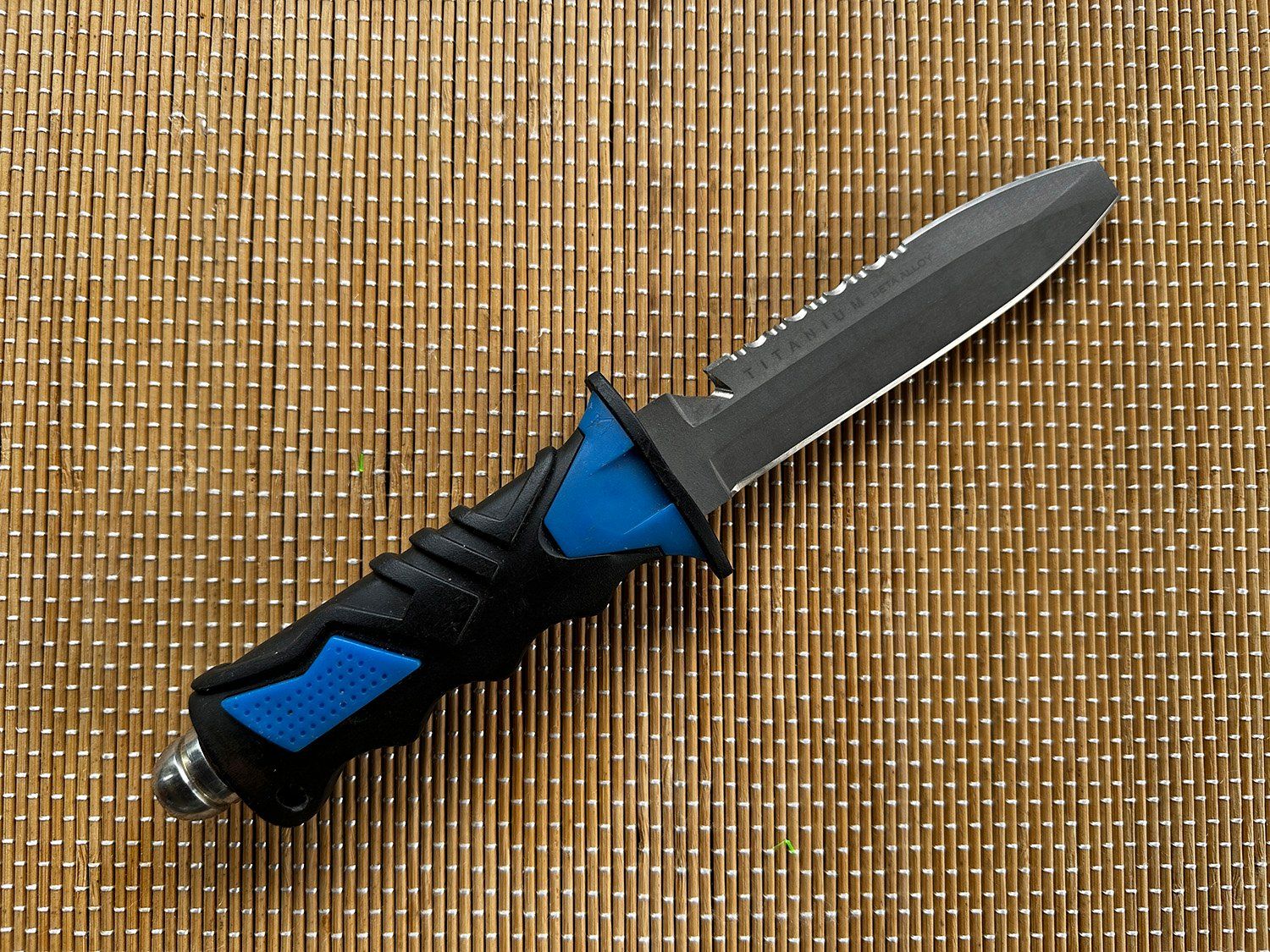 Sonstiges zum Tauchen: Tauchermesser, ein Titanium mit Sheide, ein klein zwei – Gebraucht aus Cadro von whale1958 1