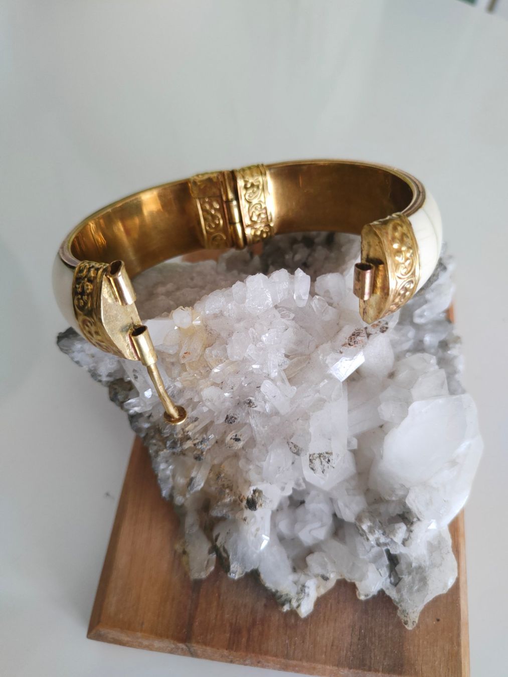 Bracciali & Braccialetti: Antikes Knochenarmband und Messing – Usato da Birr venduto da sen_8djr 8