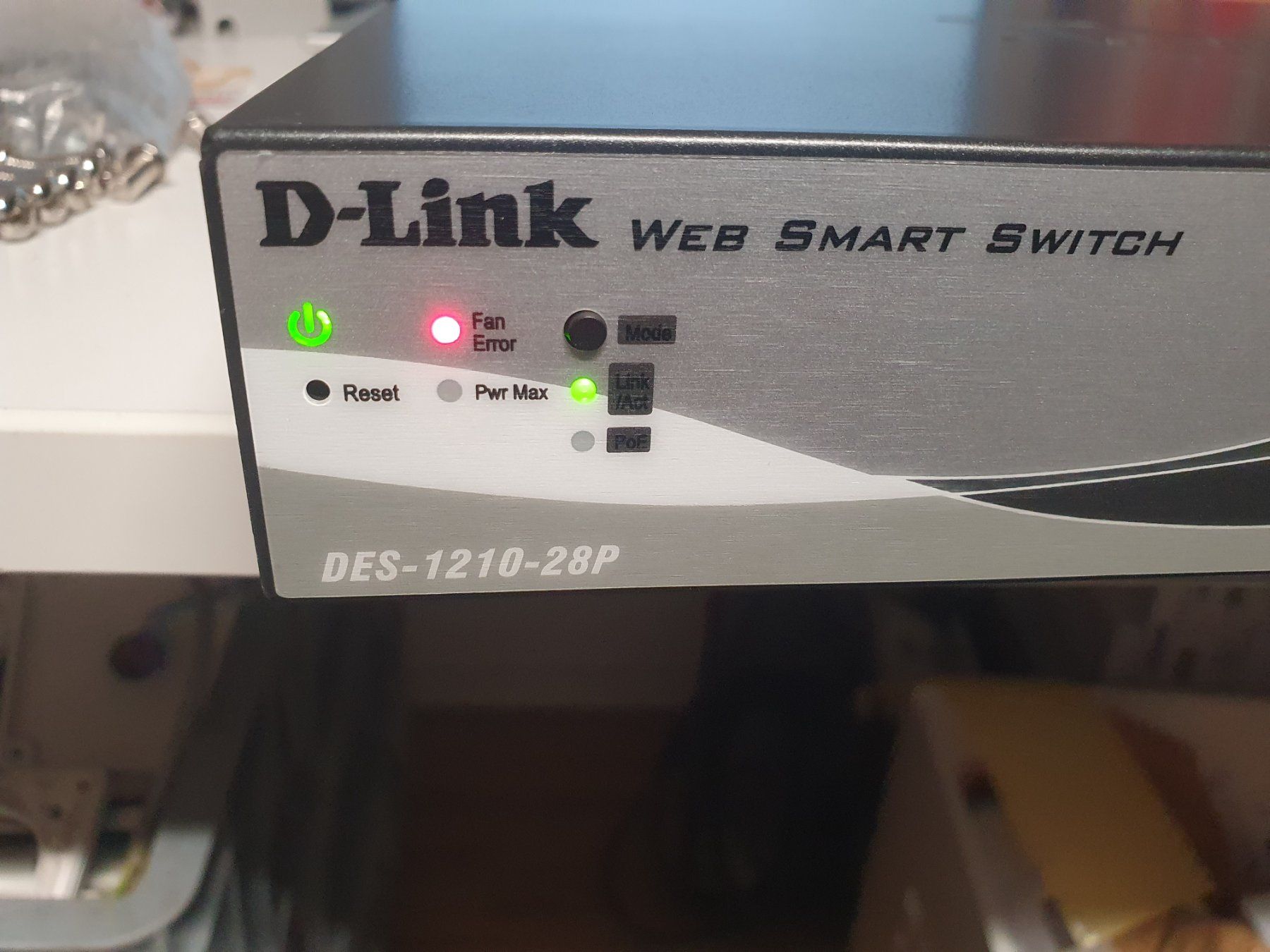 Dlink Hub & Switch: D-Link Fast Ethernet Smart Managed Switches DES-1210 28P – Difettoso da Zürich venduto da eymen20 1