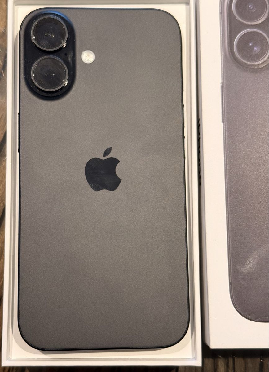 Apple Handys / Smartphones: Apple iPhone 16 256 GB schwarz – Gebraucht aus Diepoldsau von Risa-94 2