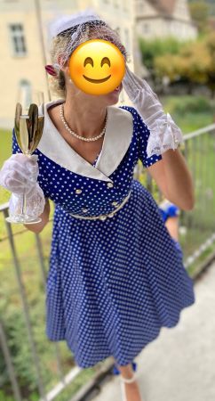 Kleid mit Pünktchen inkl. Schuhe und Accessoires