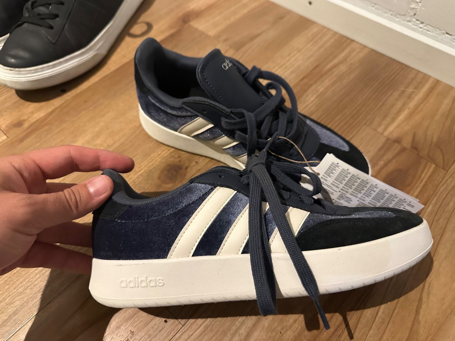 Adidas Scarpe da donna: Adidas Barreda NEU Gr. 38 2/3 – Nuovo (secondo la descrizione) da Basel venduto da Basilisk007 1