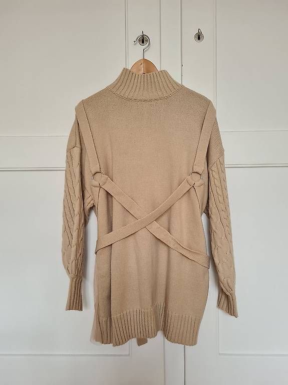 Vestiti: Pulloverkleid aus Japan mit Harness Detail in beige – Usato da Bern venduto da nad_vgh9 2