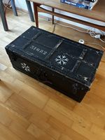 Antike Reisekiste schwarz