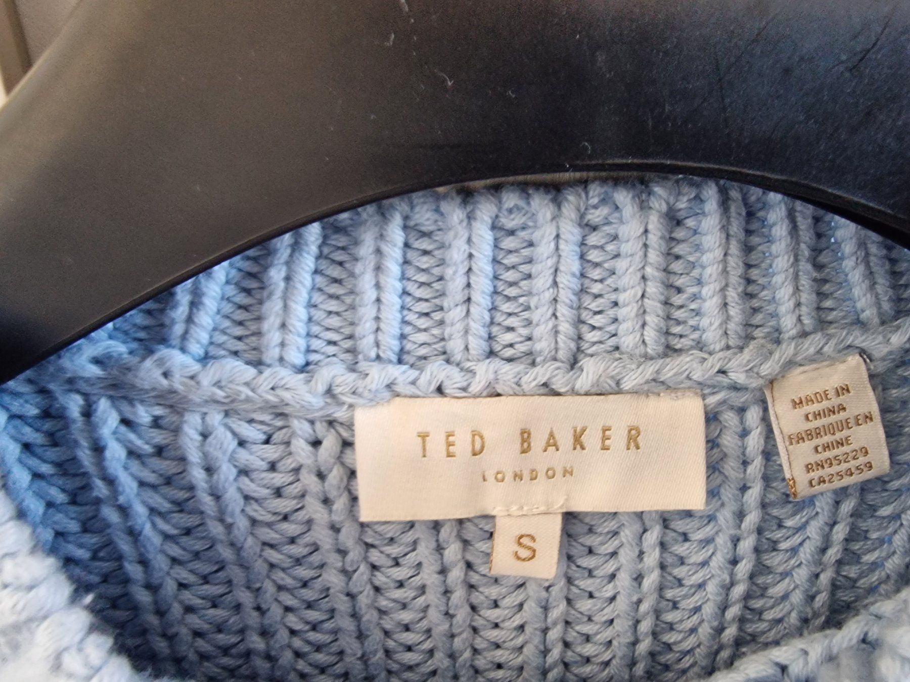Pulls & Sweat-shirts: Warmer Strickpullover von Ted Baker, Gr. S – D'occasion à Wangen ZH par SIBIRO 2