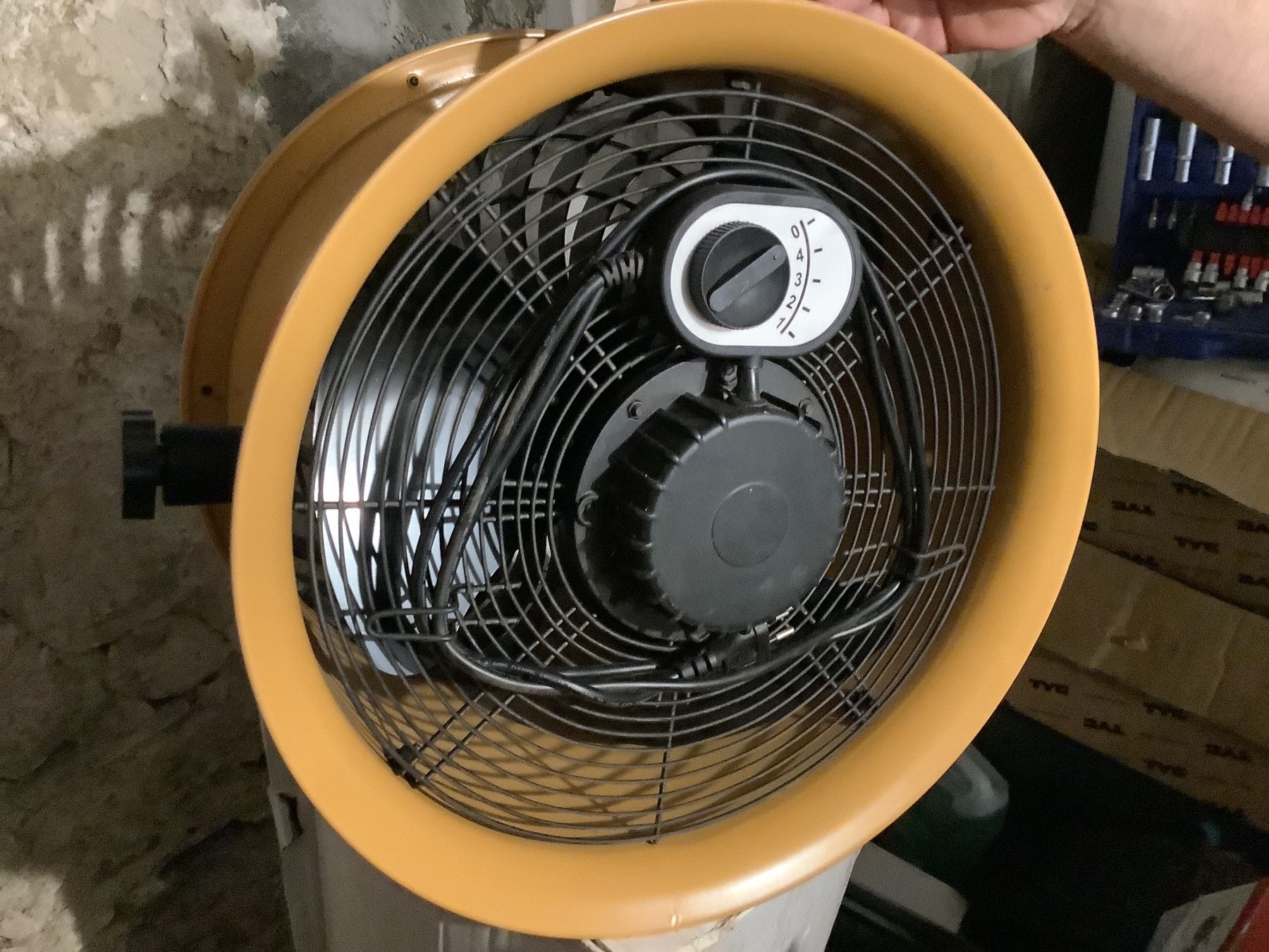 Caterpillar Ventilatori: Bodenventilator Caterpillar 35 cm Top Zustand – Usato da Seuzach venduto da peli543 1
