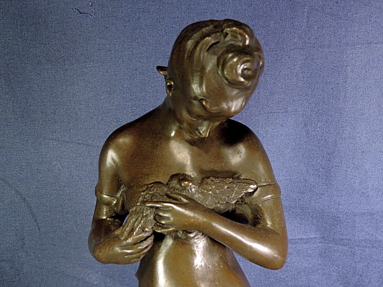 Skulpturen & Statuen: Signierte Jugendstil Bronzefigur, Dame mit Taube – Gebraucht aus Duggingen von roterbambus 7