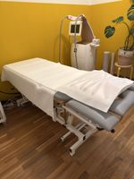 Arztliege oder Massage liege REZILA  mit Rädern